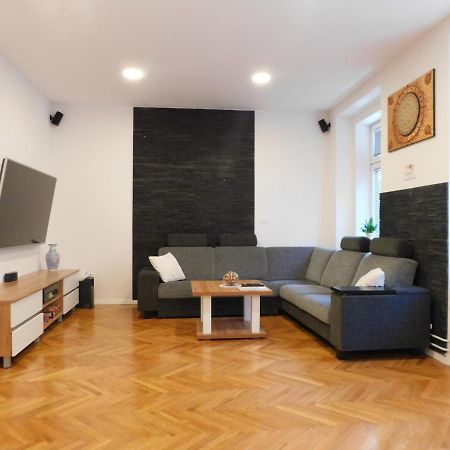 Modern Apartment Hrenova Street リュブリャナ エクステリア 写真