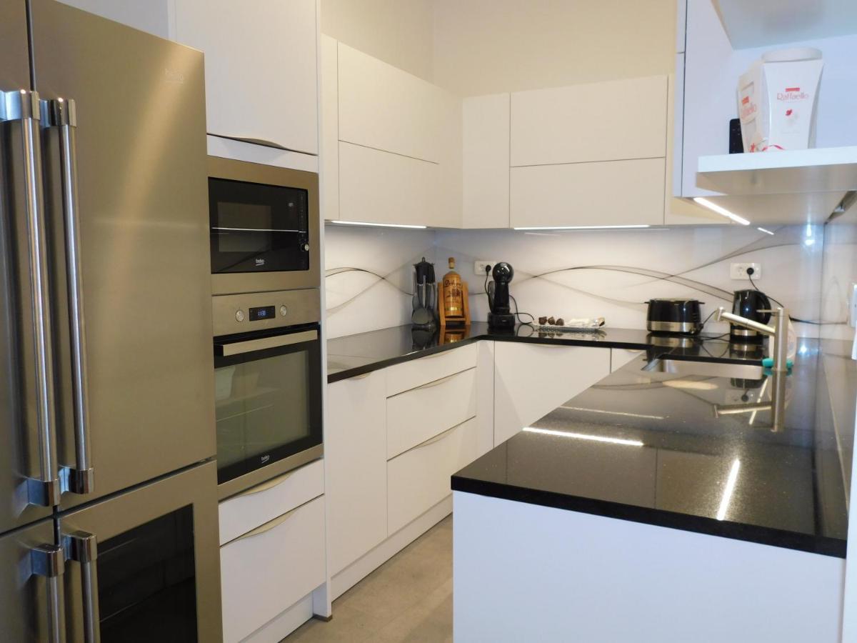 Modern Apartment Hrenova Street リュブリャナ エクステリア 写真