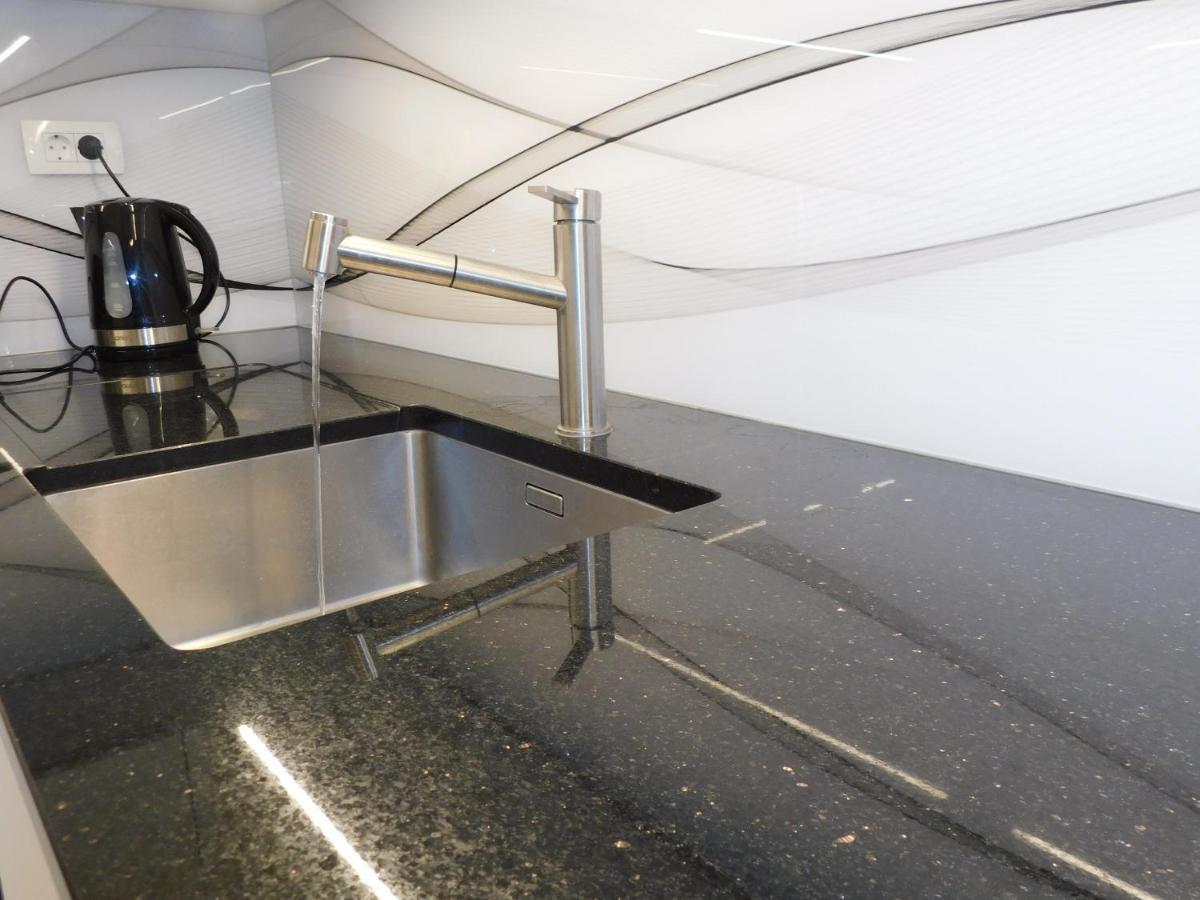 Modern Apartment Hrenova Street リュブリャナ エクステリア 写真