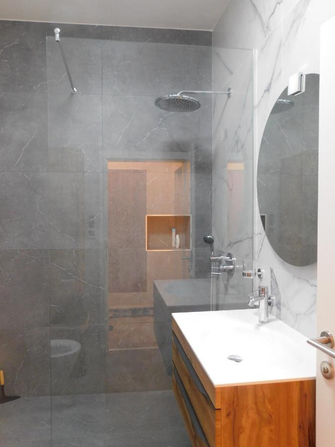Modern Apartment Hrenova Street リュブリャナ エクステリア 写真