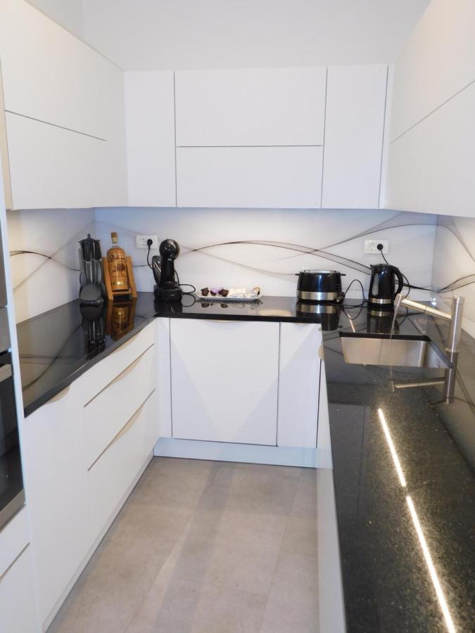Modern Apartment Hrenova Street リュブリャナ エクステリア 写真